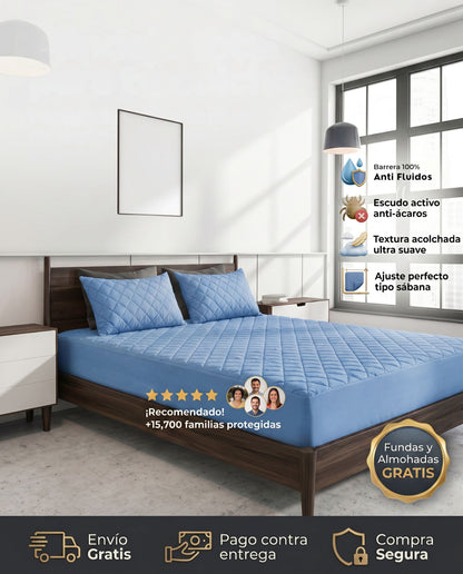 Protector de colchón azul claro de Patmia con funda gratis y duo de almohadas hipoalergénicas en imagen de hogar.